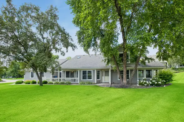 1729 Donegal Drive, Woodbury, MN 55125