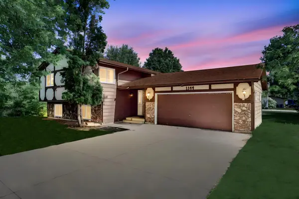 1344 Willow Lake Boulevard, Vadnais Heights, MN 55110