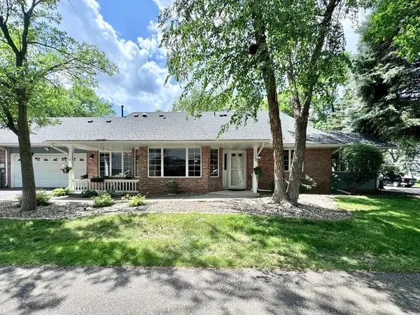 1130 Rose Place, Roseville, MN 55113