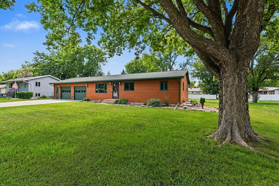 804 6th Avenue Se, Pipestone, MN 56164 - #3