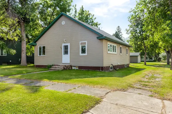 229 7th Avenue, Enderlin, ND 58027