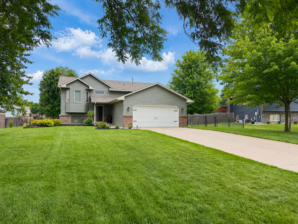 9355 Jarrod Avenue S, Cottage Grove, MN 55016
