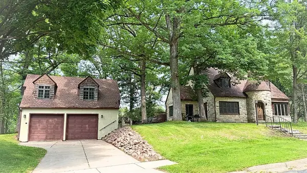 910 Oakwood Boulevard, Menomonie, WI 54751