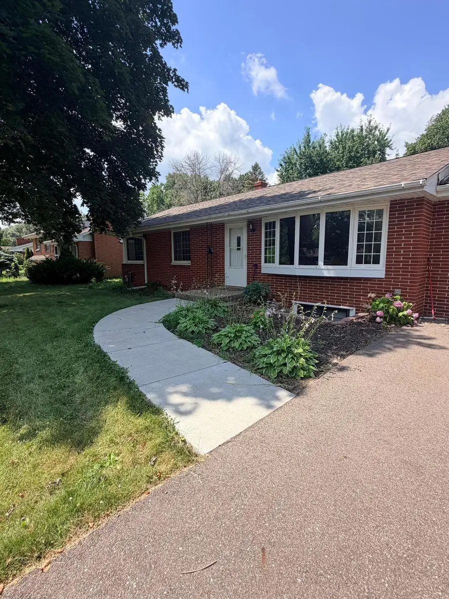 2597 Southlawn Drive, Maplewood, MN 55109 - #2