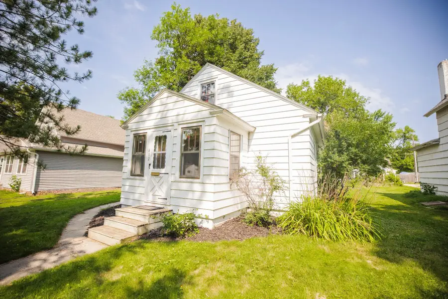 402 W 8th Street, Morris, MN 56267 - #2