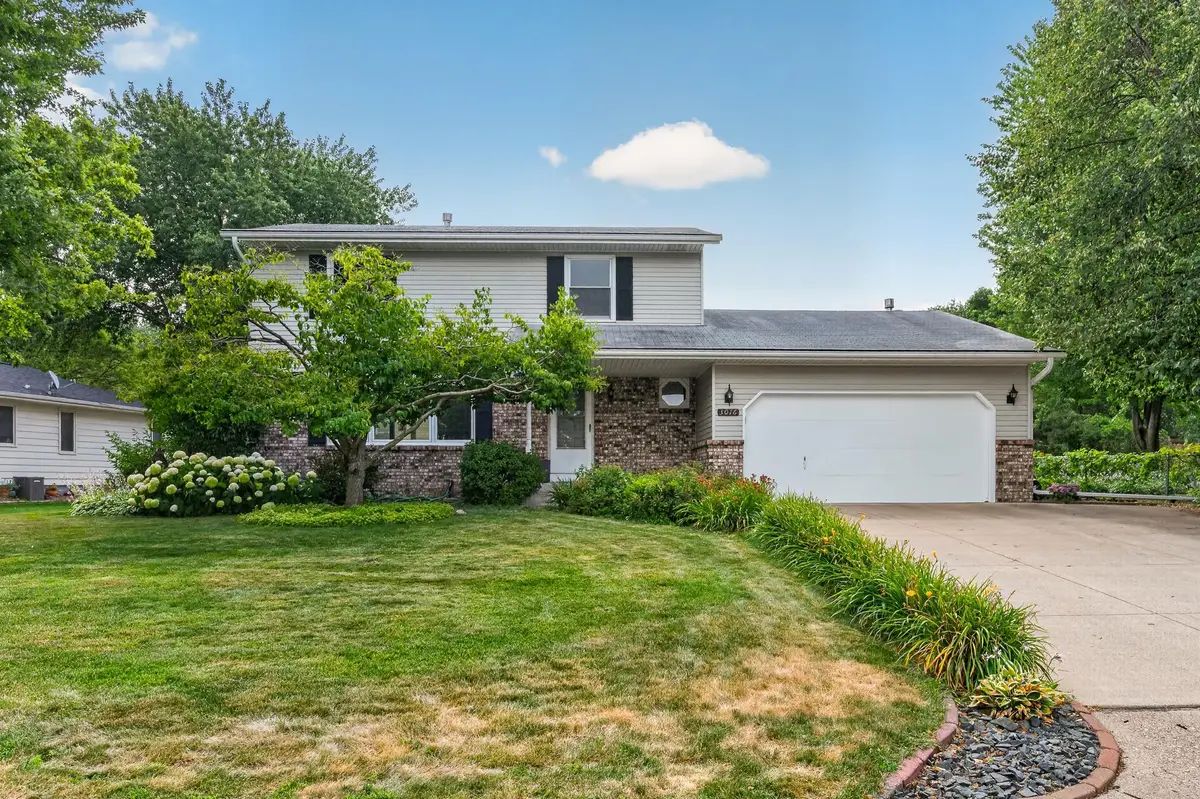 3016 Lakewood Drive N, Maplewood, MN 55109 - #1