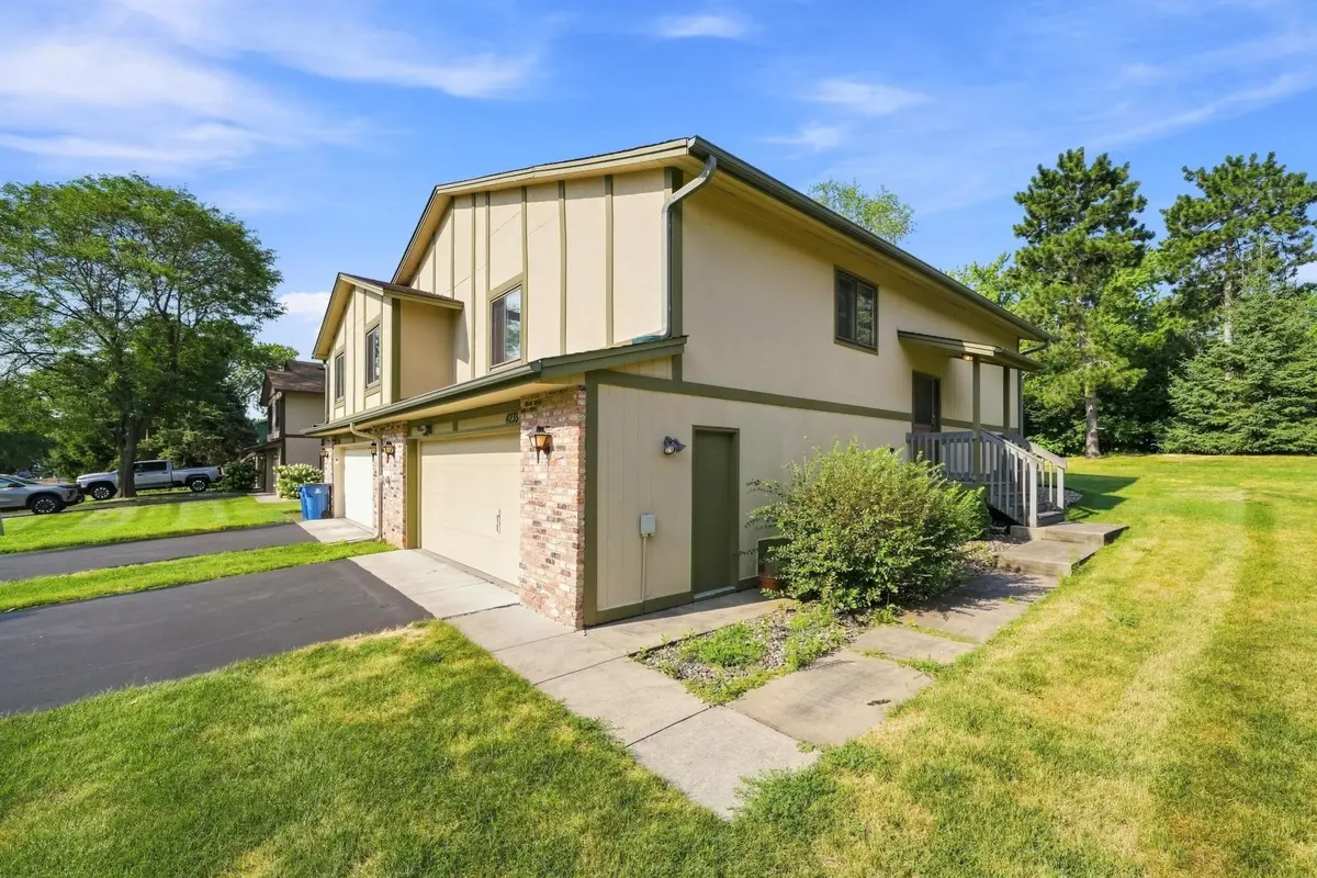 4233 Thornhill Lane, Vadnais Heights, MN 55127 - #1
