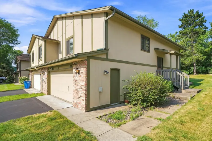 4233 Thornhill Lane, Vadnais Heights, MN 55127 - #2