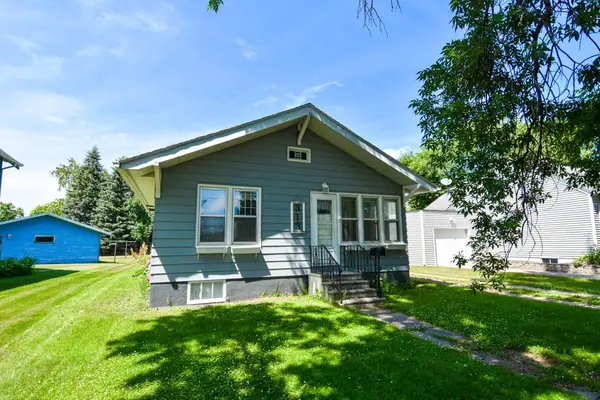 313 E Prairie Avenue, Warren, MN 56762