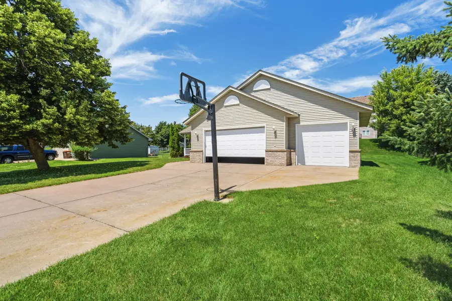 2537 Southcrest Avenue E, Maplewood, MN 55119 - #2