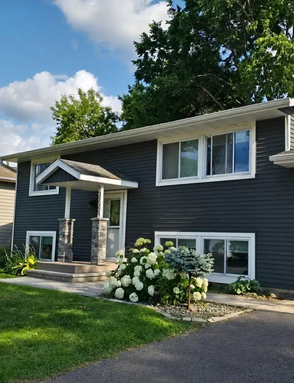10225 99th Avenue N, Maple Grove, MN 55369