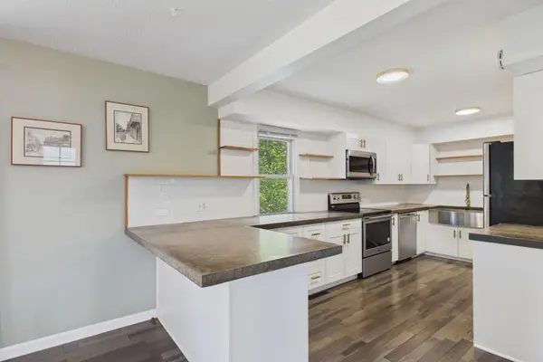 2562 Fairview Avenue N, Roseville, MN 55113