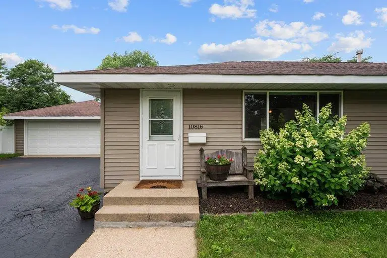 10816 Stanley Avenue S, Bloomington, MN 55437 - #3