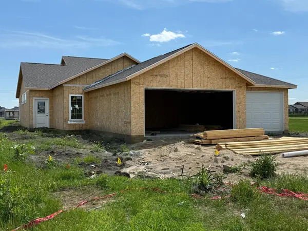 1858 63rd Avenue S, Fargo, ND 58104