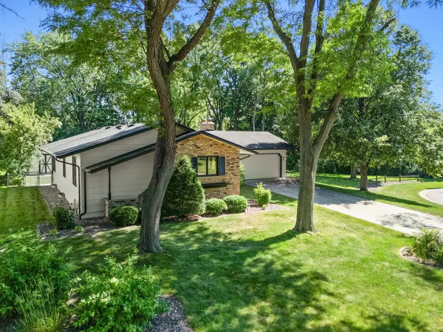 8009 37th Avenue N, New Hope, MN 55427 - #2