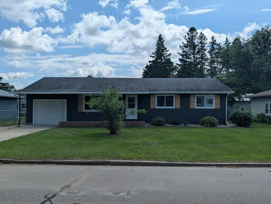 215 Madison Avenue Sw, Wadena, MN 56482 - #2