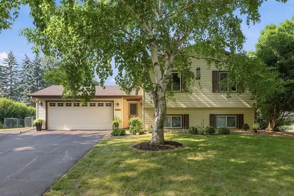 11852 99th Avenue N, Maple Grove, MN 55369