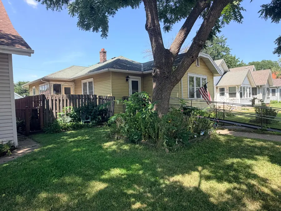 320 5th Avenue S, South Saint Paul, MN 55075 - #3