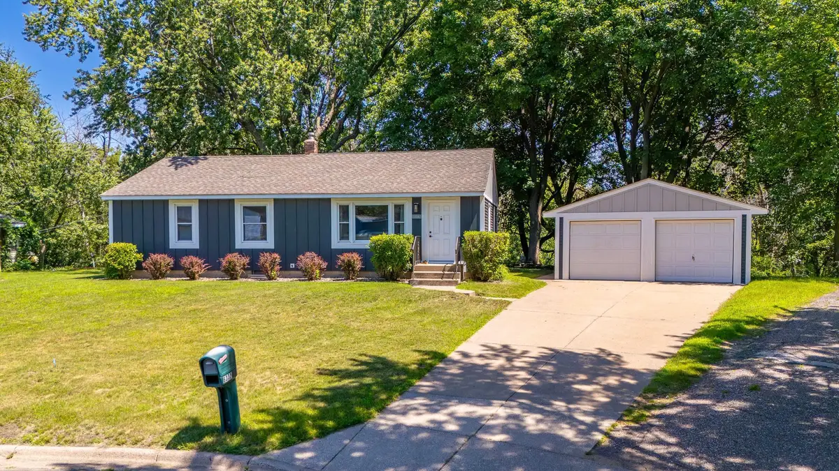 6332 Oak Knoll Plaza, Woodbury, MN 55125 - #1