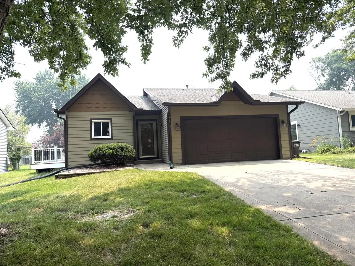 2635 Guthrie Avenue N, Oakdale, MN 55128 - #1