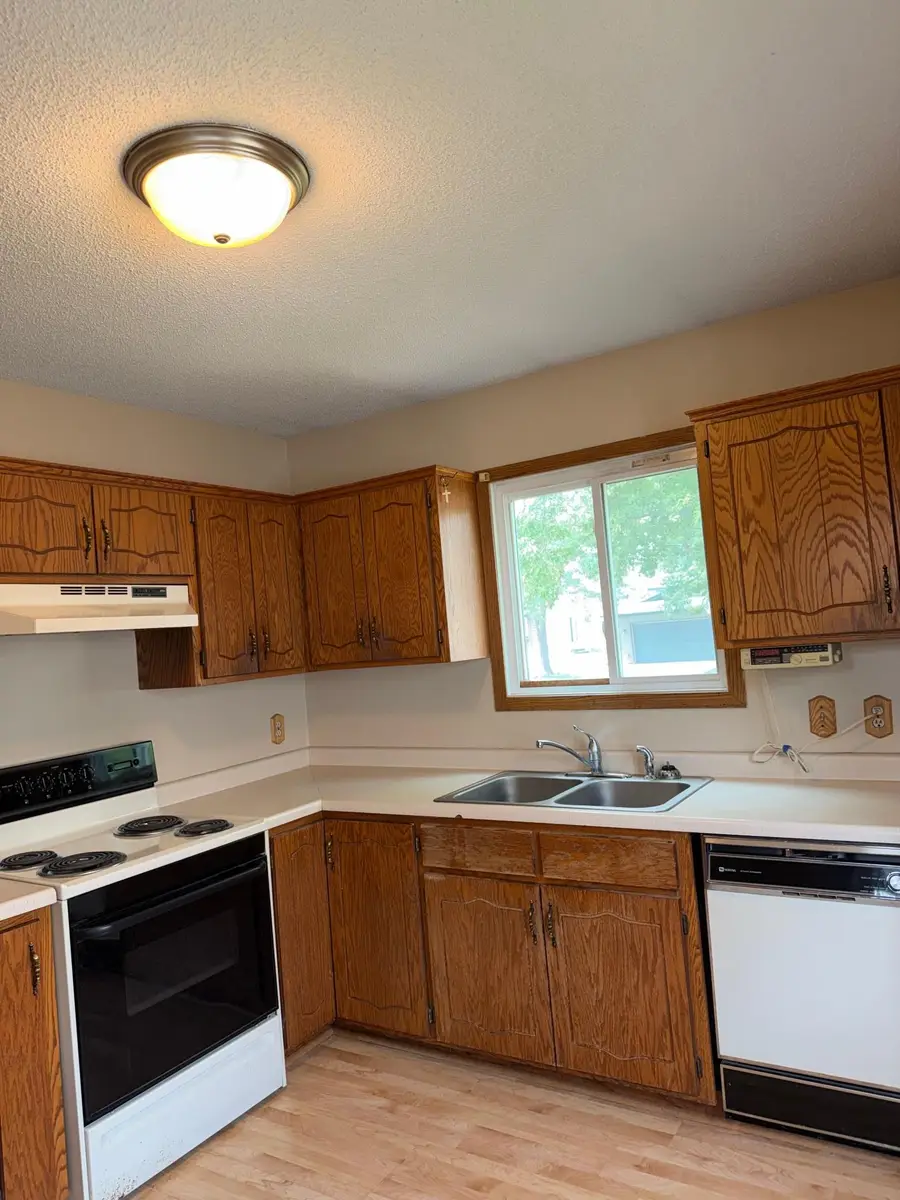 2635 Guthrie Avenue N, Oakdale, MN 55128 - #2