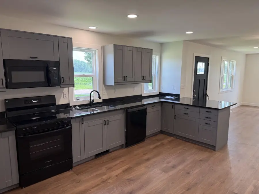 1050 Bluff Street Ne, Hutchinson, MN 55350 - #3