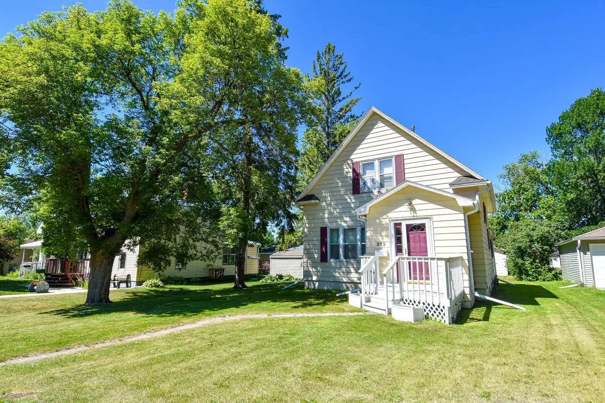 313 State Avenue N, Thief River Falls, MN 56701 - #1