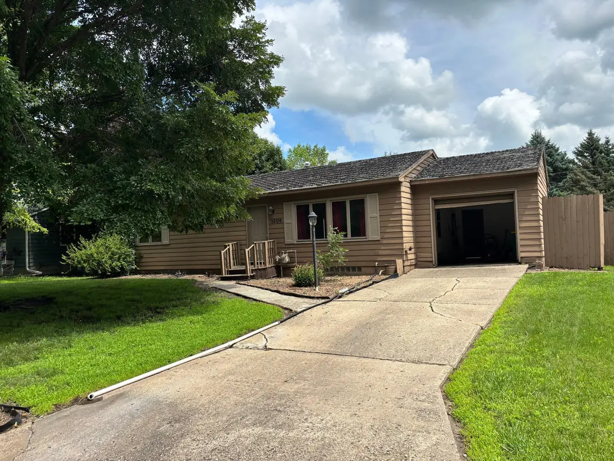 1306 Crestview Road, Albert Lea, MN 56007 - #1