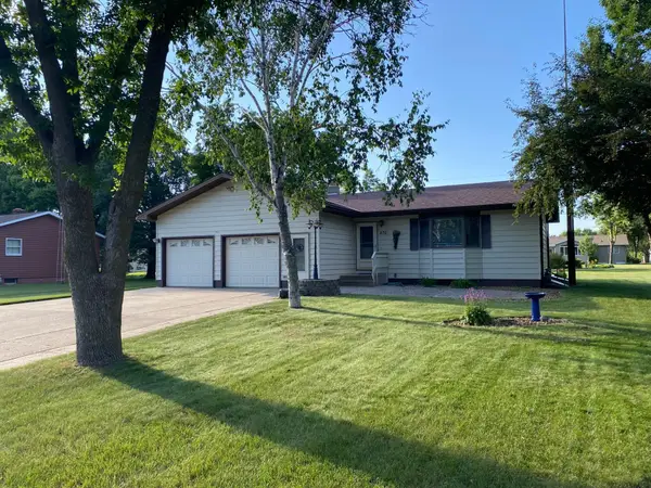 570 3rd Street Nw, Richmond, MN 56368