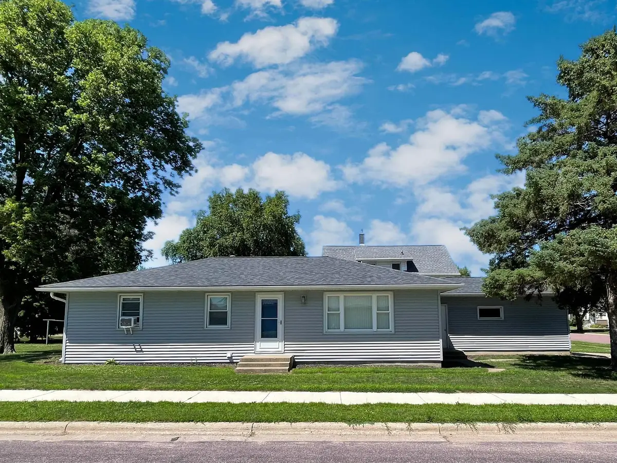 402 N Van Buren Avenue, Springfield, MN 56087 - #1