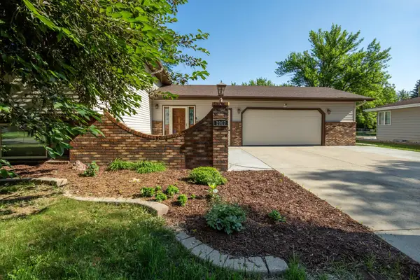 1907 25 1/2 Avenue S, Fargo, ND 58103