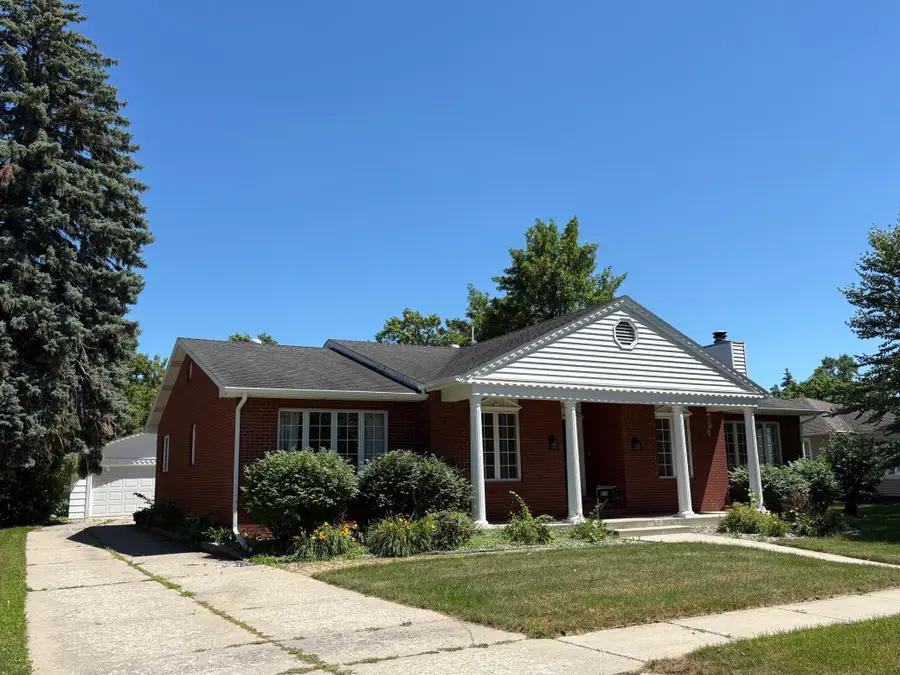 512 8th Street N, Wahpeton, ND 58075 - #2