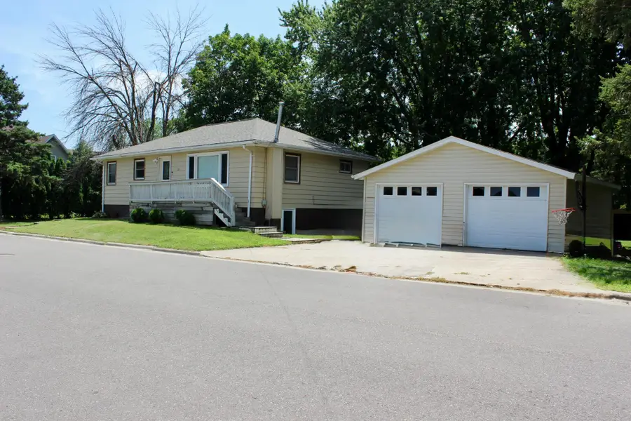 129 4th Street Ne, Blooming Prairie, MN 55917 - #2