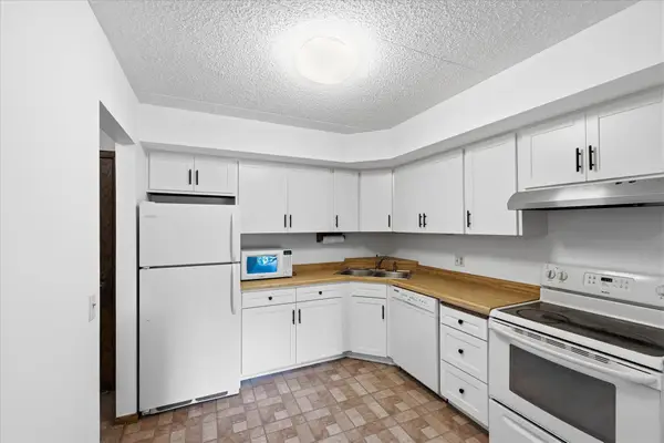 2455 Londin Lane E #417, Maplewood, MN 55119
