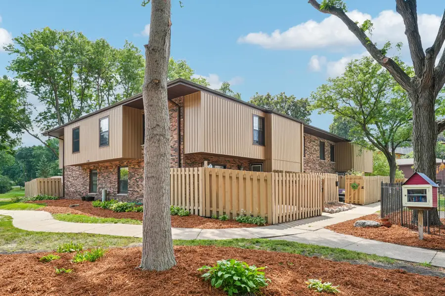 2411 Unity Avenue N, Golden Valley, MN 55422 - #2