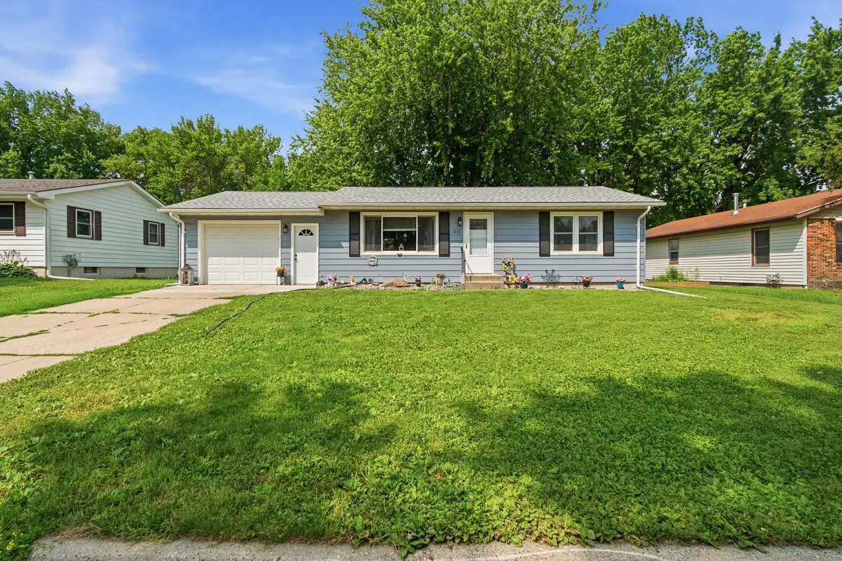 1213 3rd Street Nw, Waseca, MN 56093 - #1