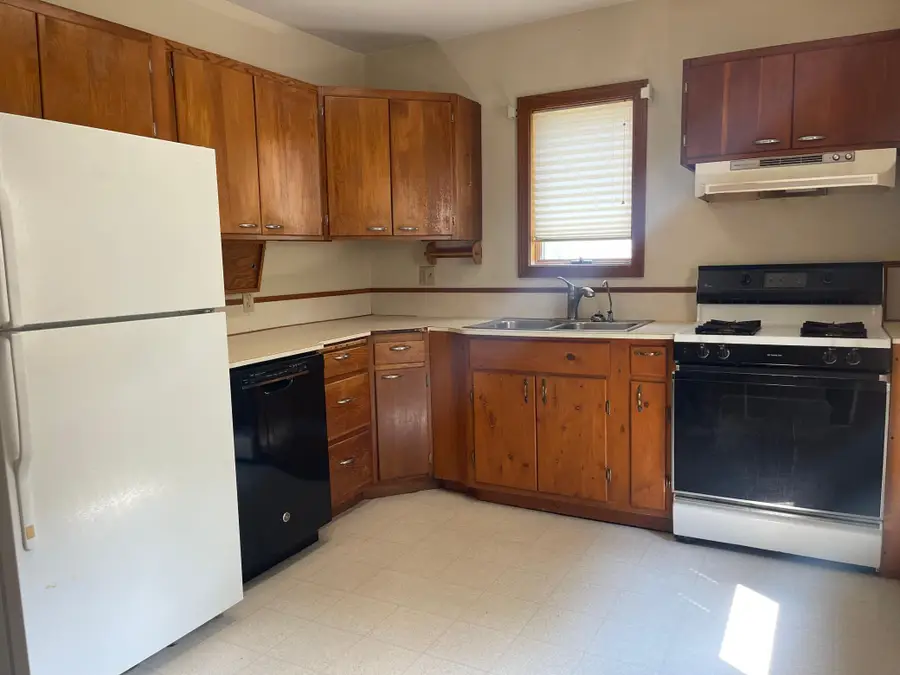 117 W Maple Street, Marshall, MN 56258 - #2