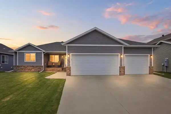 219 6th Street E, Horace, ND 58047