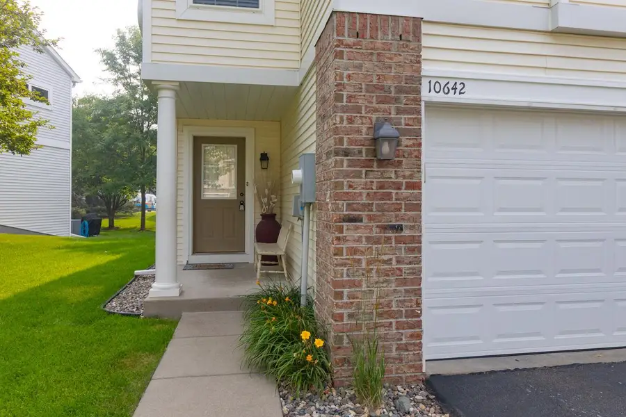 10642 Pond Curve, Woodbury, MN 55129 - #3