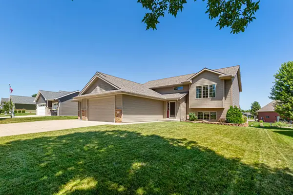 228 Creekside Drive, Eagle Lake, MN 56024