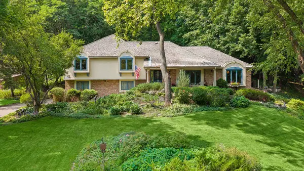 18864 Heathcote Drive, Deephaven, MN 55391