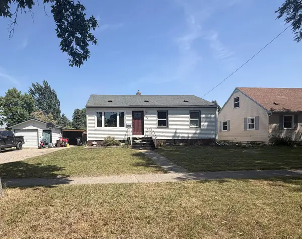 834 16th Street N, Moorhead, MN 56560