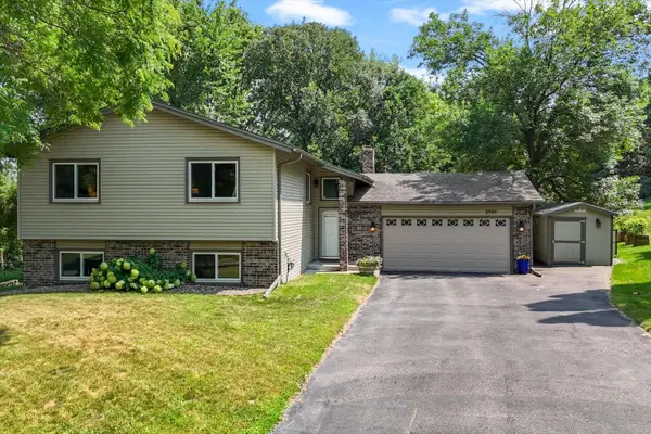 8944 Darnel Road, Eden Prairie, MN 55347