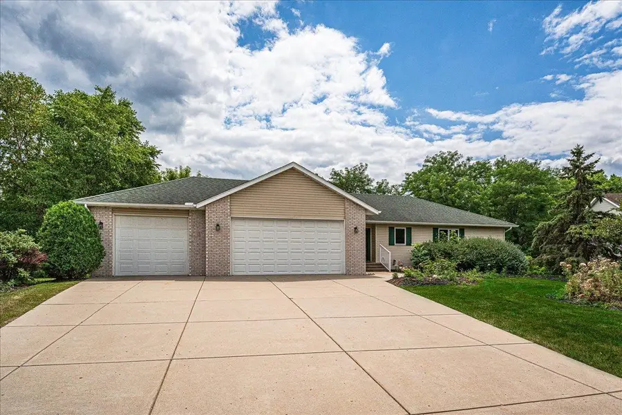 1060 Dennis Street S, Maplewood, MN 55119 - #2