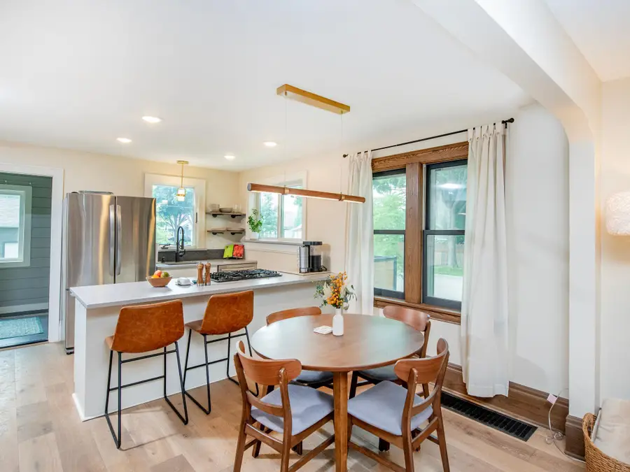 421 Snelling Avenue S, Saint Paul, MN 55105 - #3
