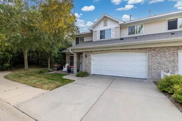 10100 Bridgehill Terrace, Eden Prairie, MN 55347