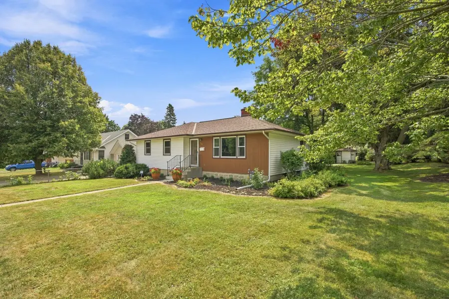 2464 Holloway Avenue E, North Saint Paul, MN 55109 - #2