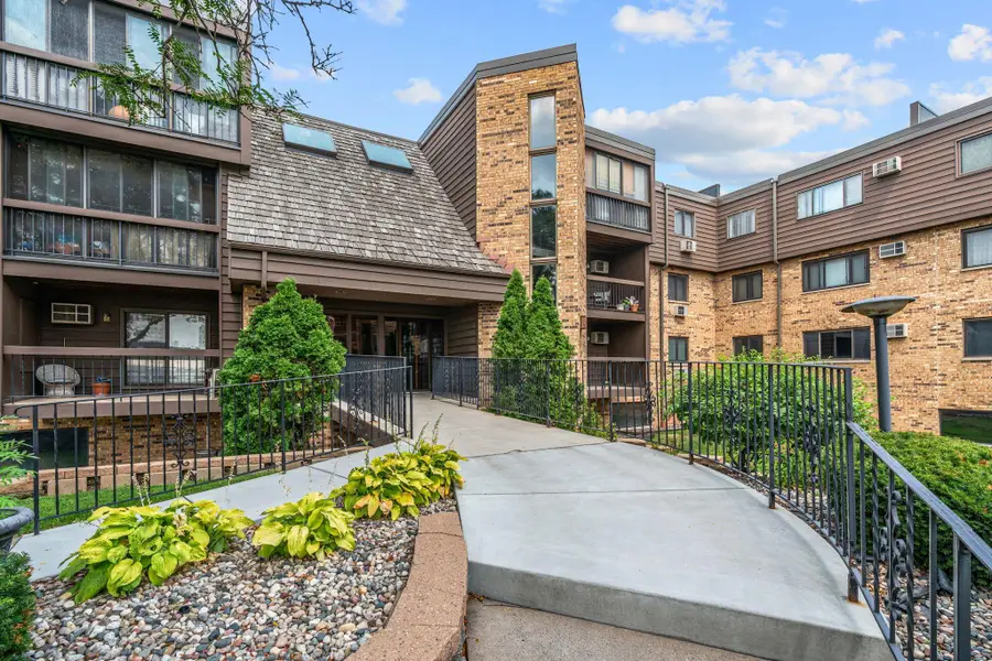 999 41st Ave Ne Avenue Ne #114, Columbia Heights, MN 55421 - #2