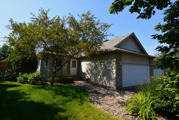 7119 48th Street N, Oakdale, MN 55128