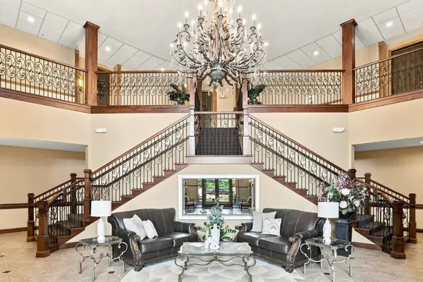 150 E Travelers Trail #323, Burnsville, MN 55337